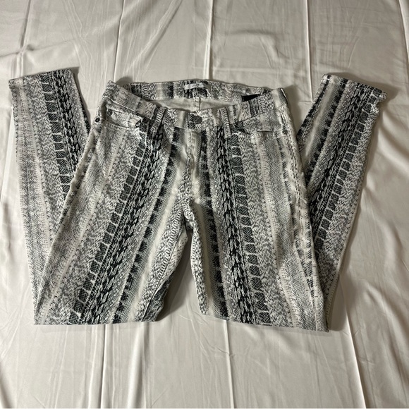 7 for all Mankind Snake skin print Jeans Size 27 - Picture 2 of 9